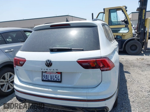 2022 Volkswagen Tiguan SE R-Line Black z VIN 3VVCB7AX1NM078210, wystawiony jako IAAI lot #42374836 z przebiegiem 37 774 mil mil oraz . Historia ofert i sprzedaży dostępna na DreamBid. Obrazek 17.