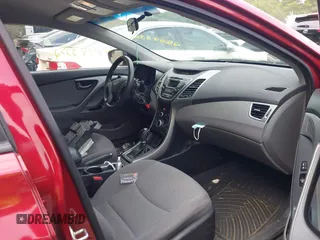 2015 Hyundai Elantra SE z VIN 5NPDH4AE8FH605410, wystawiony jako IAAI lot #42483352 z przebiegiem 168 859 mil mil oraz . Historia ofert i sprzedaży dostępna na DreamBid. Obrazek 5.