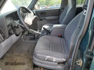 1998 Jeep Cherokee Sport z VIN 1J4FJ68S4WL101110, wystawiony jako Copart lot #57696755 z przebiegiem 218 254 mil mil oraz Szkoda całkowita • Salvage title. Historia ofert i sprzedaży dostępna na DreamBid. Obrazek 7.