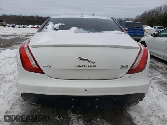 2016 Jaguar XJ R-Sport z VIN SAJWJ1CD6G8W00627, wystawiony jako Copart lot #38892104 z przebiegiem 106 313 mil mil oraz . Historia ofert i sprzedaży dostępna na DreamBid. Obrazek 6.