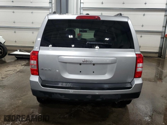 2017 Jeep Patriot 75th Anniversary z VIN 1C4NJRBB4HD128526, wystawiony jako Copart lot #48054165 z przebiegiem 58 696 mil mil oraz Szkoda całkowita • Salvage title. Historia ofert i sprzedaży dostępna na DreamBid. Obrazek 6.
