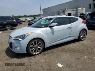 2015 Hyundai Veloster z VIN KMHTC6AD2FU221623, wystawiony jako Copart lot #58222615 z przebiegiem 176 801 mil mil oraz Czysty tytuł • Clean title. Historia ofert i sprzedaży dostępna na DreamBid. Obrazek 1.
