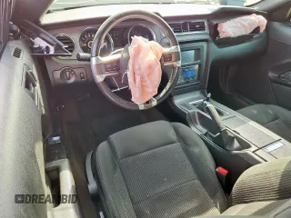 2014 Ford Mustang V6 z VIN 1ZVBP8AM3E5224293, wystawiony jako Copart lot #61583305 z przebiegiem 174 169 mil mil oraz Szkoda całkowita • Salvage title. Historia ofert i sprzedaży dostępna na DreamBid. Obrazek 8.