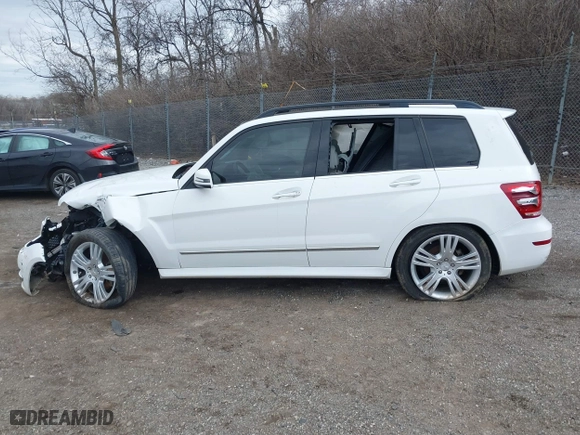 2014 Mercedes-Benz GLK-Class GLK 250 BlueTEC with VIN WDCGG0EBXEG270303, listed as a IAAI auction lot 41748806 with 154,302 mi miles. Bid and sale history available at carsss.com. Image 15.