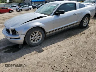 2006 Ford Mustang Standard z VIN 1ZVFT80N765227688, wystawiony jako Copart lot #54699965 z przebiegiem 226 707 mil mil oraz Szkoda całkowita • Salvage title. Historia ofert i sprzedaży dostępna na DreamBid. Obrazek 1.