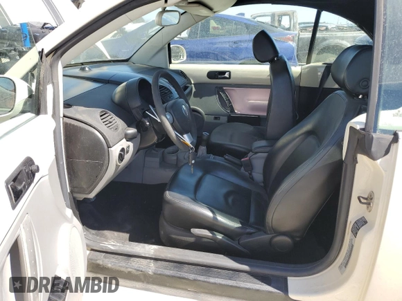 2005 Volkswagen Beetle GL with VIN 3VWBM31Y75M366011, listed as a Copart auction lot 70810124 with 62,284 mi miles and Clean Title. Bid and sale history available at DreamBid. Image 7.