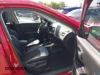 2020 Jeep Compass Latitude with VIN 3C4NJCBB2LT205894, listed as a IAAI auction lot 42284889 with 85,588 mi miles and . Bid and sale history available at DreamBid. Image 5.