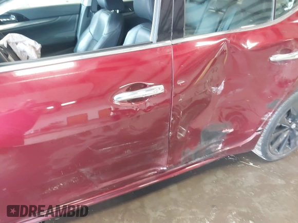 2017 Nissan Maxima SV z VIN 1N4AA6AP9HC416595, wystawiony jako IAAI lot #42385192 z przebiegiem 73 135 mil mil oraz . Historia ofert i sprzedaży dostępna na DreamBid. Obrazek 19.