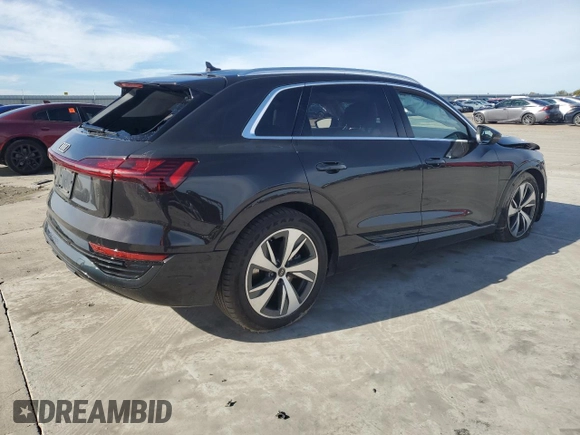 2024 Audi Q8 e-tron Premium Plus z VIN WA15AAGE2RB042305, wystawiony jako Copart lot #83397964 z przebiegiem 15 887 mil mil oraz Szkoda całkowita • Salvage title. Historia ofert i sprzedaży dostępna na DreamBid. Obrazek 3.