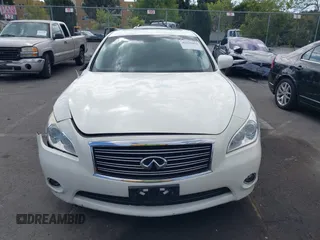 2014 Infiniti Q70 Luxe z VIN JN1BY1AP3EM260169, wystawiony jako IAAI lot #42128494 z przebiegiem 97 189 mil mil oraz . Historia ofert i sprzedaży dostępna na DreamBid. Obrazek 12.