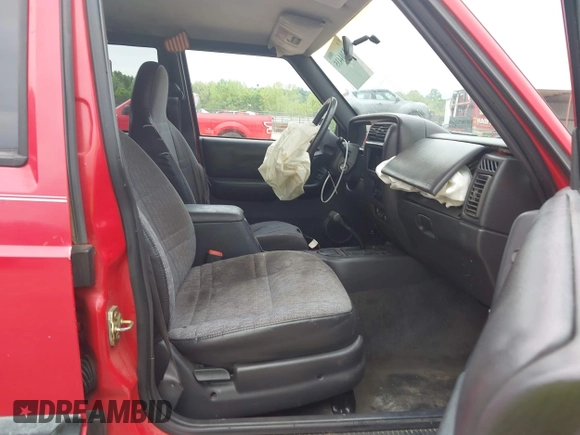 1999 Jeep Cherokee Sport z VIN 1J4FT68S9XL667355, wystawiony jako IAAI lot #42204435 z przebiegiem 217 178 mil mil oraz . Historia ofert i sprzedaży dostępna na DreamBid. Obrazek 5.