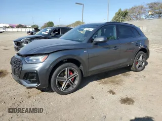 2024 Audi Q5 S line Premium Plus z VIN WA1E2AFY3R2102696, wystawiony jako Copart lot #46238485 z przebiegiem 4 754 mil mil oraz Szkoda całkowita • Salvage title. Historia ofert i sprzedaży dostępna na DreamBid. Obrazek 1.