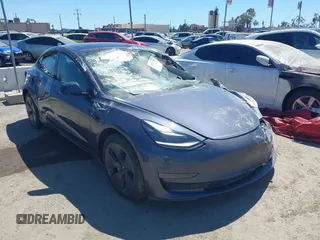 2023 Tesla Model 3 Long Range z VIN 5YJ3E1EB4PF670970, wystawiony jako IAAI lot #39227851 z przebiegiem 16 904 mil mil oraz . Historia ofert i sprzedaży dostępna na DreamBid. Obrazek 1.
