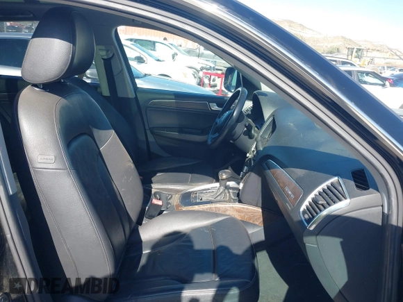 2014 Audi Q5 Premium z VIN WA1CFAFP0EA085858, wystawiony jako IAAI lot #41956522 z przebiegiem Nie podano mil oraz . Historia ofert i sprzedaży dostępna na DreamBid. Obrazek 5.