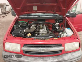 2001 Chevrolet Tracker z VIN 2CNBJ13C116953953, wystawiony jako IAAI lot #42107350 z przebiegiem 185 898 mil mil oraz . Historia ofert i sprzedaży dostępna na DreamBid. Obrazek 10.