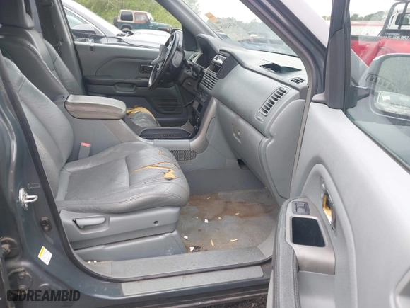 2003 Honda Pilot EX with VIN 2HKYF18533H579838, listed as a IAAI auction lot 41842015 with 195,976 mi miles. Bid and sale history available at carsss.com. Image 5.