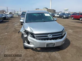2012 Volkswagen Tiguan S z VIN WVGBV7AX9CW571627, wystawiony jako IAAI lot #41710871 z przebiegiem 157 998 mil mil oraz . Historia ofert i sprzedaży dostępna na DreamBid. Obrazek 12.