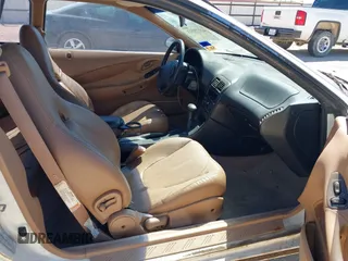 1996 Ford Probe z VIN 1ZVLT22B0T5127219, wystawiony jako IAAI lot #42279311 z przebiegiem 123 290 mil mil oraz . Historia ofert i sprzedaży dostępna na DreamBid. Obrazek 5.