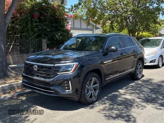 2024 Volkswagen Atlas SEL R-Line with VIN 1V2AE2CA3RC239395, listed as a Copart auction lot 64673685 with 1,724 mi miles and Clean title. Bid and sale history available at DreamBid. Image 2.