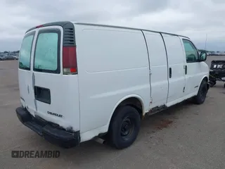 2000 Chevrolet City Express Cargo z VIN 1GCFG15W5Y1120830, wystawiony jako IAAI lot #42495576 z przebiegiem 266 346 mil mil oraz . Historia ofert i sprzedaży dostępna na DreamBid. Obrazek 4.
