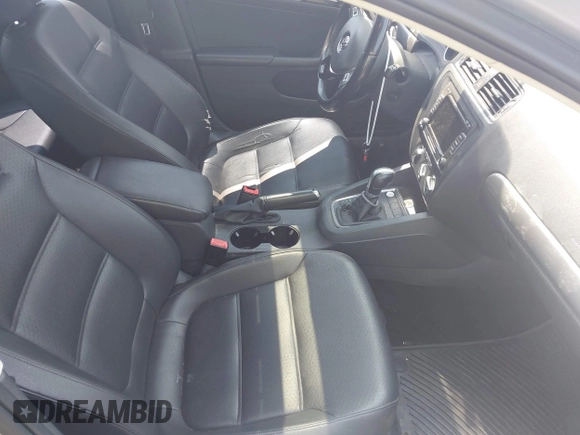 2015 Volkswagen Jetta SE with VIN 3VWD17AJ7FM421327, listed as a IAAI auction lot 42409413 with 150,319 mi miles and . Bid and sale history available at DreamBid. Image 5.