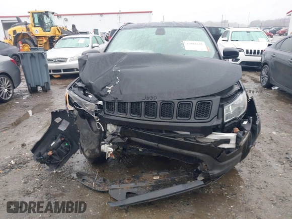 2018 Jeep Compass Latitude with VIN 3C4NJDBB0JT298644, listed as a IAAI auction lot 41581635 with 101,077 mi miles. Bid and sale history available at carsss.com. Image 12.