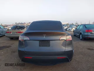 2021 Tesla Model Y Standard Range z VIN 5YJYGDED4MF121963, wystawiony jako IAAI lot #41490477 z przebiegiem 41 941 mil mil oraz . Historia ofert i sprzedaży dostępna na DreamBid. Obrazek 16.