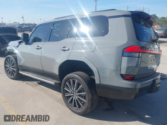 2024 Lexus GX 550 Luxury z VIN JTJVBCDX7R5019750, wystawiony jako IAAI lot #41505401 z przebiegiem 7 695 mil mil oraz . Historia ofert i sprzedaży dostępna na DreamBid. Obrazek 3.