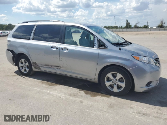 2012 Toyota Sienna LE AAS z VIN 5TDKK3DC7CS238373, wystawiony jako Copart lot #61186245 z przebiegiem 200 950 mil mil oraz Szkoda całkowita • Salvage title. Historia ofert i sprzedaży dostępna na DreamBid. Obrazek 4.