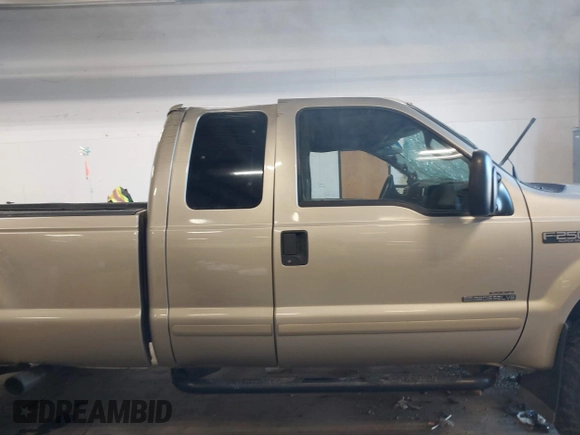 2001 Ford Super Duty F-250 XL with VIN 3FTNX21F81MA06613, listed as a IAAI auction lot 41445674 with 206,434 mi miles. Bid and sale history available at carsss.com. Image 13.