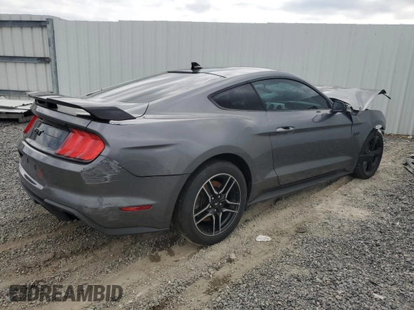 2021 Ford Mustang GT z VIN 1FA6P8CF8M5133205, wystawiony jako Copart lot #46677945 z przebiegiem Nie podano mil oraz Tytuł czysty. Historia ofert i sprzedaży dostępna na DreamBid. Obrazek 3.