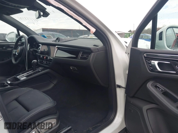 2024 Porsche Macan with VIN WP1AA2A55RLB20040, listed as a IAAI auction lot 41739587 with 8,916 mi miles and . Bid and sale history available at DreamBid. Image 5.