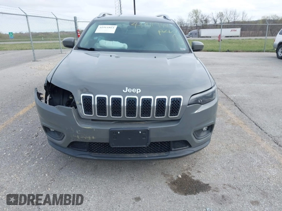 2019 Jeep Cherokee Latitude Plus z VIN 1C4PJMLB5KD440162, wystawiony jako IAAI lot #41911864 z przebiegiem 53 927 mil mil oraz . Historia ofert i sprzedaży dostępna na DreamBid. Obrazek 12.