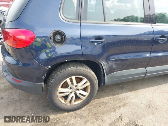 2015 Volkswagen Tiguan S z VIN WVGBV7AX8FW503114, wystawiony jako IAAI lot #42397033 z przebiegiem 200 658 mil mil oraz . Historia ofert i sprzedaży dostępna na DreamBid. Obrazek 6.