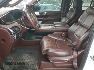 2019 Lincoln Navigator Black Label z VIN 5LMJJ2TT0KEL21795, wystawiony jako Copart lot #61016525 z przebiegiem 65 751 mil mil oraz Szkoda całkowita • Salvage title. Historia ofert i sprzedaży dostępna na DreamBid. Obrazek 7.