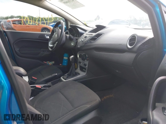2015 Ford Fiesta SE z VIN 3FADP4BJ6FM125929, wystawiony jako IAAI lot #42181609 z przebiegiem 136 388 mil mil oraz . Historia ofert i sprzedaży dostępna na DreamBid. Obrazek 5.