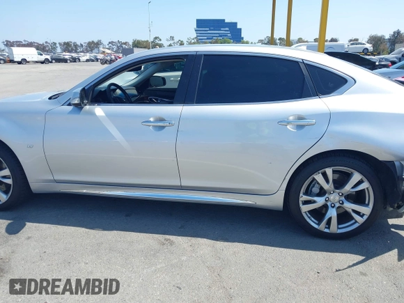 2015 Infiniti Q70 с VIN JN1BY1PP9FM600451, выставлен на аукционе IAAI как лот 42587404 с пробегом 165 071 миль миль и . История ставок и продаж доступна на DreamBid. Изображение 14.