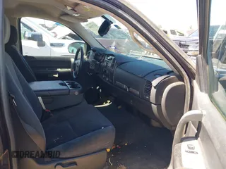 2008 GMC Sierra 1500 SLE1 z VIN 2GTEC13J481299287, wystawiony jako IAAI lot #41771000 z przebiegiem 354 951 mil mil oraz . Historia ofert i sprzedaży dostępna na DreamBid. Obrazek 5.