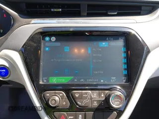 2017 Chevrolet Bolt EV Premier z VIN 1G1FX6S05H4190932, wystawiony jako IAAI lot #42422197 z przebiegiem 59 836 mil mil oraz . Historia ofert i sprzedaży dostępna na DreamBid. Obrazek 18.