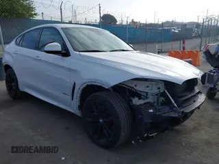 2018 BMW X6 xDrive50i z VIN 5UXKU6C51J0Z66686, wystawiony jako IAAI lot #42325268 z przebiegiem 44 424 mil mil oraz . Historia ofert i sprzedaży dostępna na DreamBid. Obrazek 1.