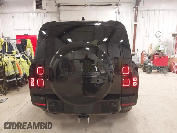 2024 Land Rover Defender X-Dynamic SE with VIN SALE2FEU1R2300221, listed as a IAAI auction lot 41579863 with 13,981 mi miles and . Bid and sale history available at DreamBid. Image 17.
