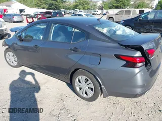 2020 Nissan Versa S z VIN 3N1CN8DV1LL834727, wystawiony jako IAAI lot #42210192 z przebiegiem 83 630 mil mil oraz . Historia ofert i sprzedaży dostępna na DreamBid. Obrazek 3.
