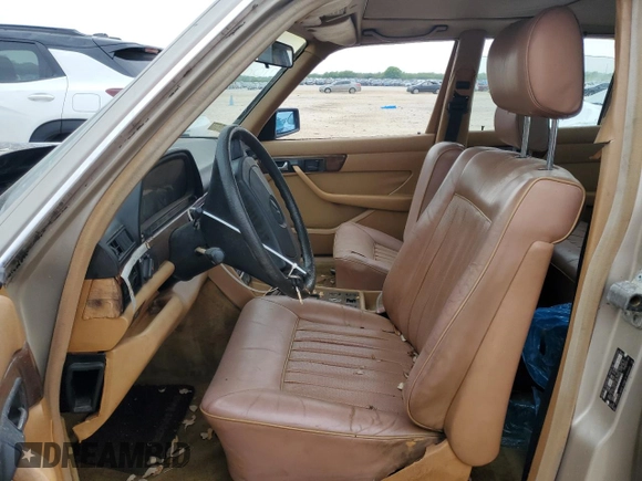 1984 Mercedes-Benz 300 with VIN WDBCB20B7EA028754, listed as a Copart auction lot 50339135 with 152,033 mi miles and Salvage Title. Bid and sale history available at DreamBid. Image 7.
