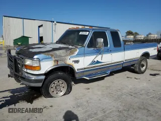 1996 Ford F-250 z VIN 1FTHX26F8TEA06626, wystawiony jako Copart lot #43053205 z przebiegiem Nie podano mil oraz Szkoda całkowita • Salvage title. Historia ofert i sprzedaży dostępna na DreamBid. Obrazek 1.