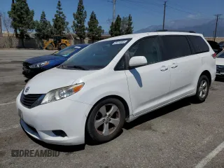 2014 Toyota Sienna LE AAS с VIN 5TDKK3DC8ES442280, выставлен на аукционе Copart как лот 59374985 с пробегом 207 563 миль миль и Списание • Salvage title. История ставок и продаж доступна на DreamBid. Изображение 1.