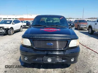 2000 Ford F-150 XL z VIN 2FTRX07L5YCB11117, wystawiony jako IAAI lot #41649583 z przebiegiem 240 557 mil mil oraz . Historia ofert i sprzedaży dostępna na DreamBid. Obrazek 6.