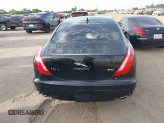 2016 Jaguar XJ Portfolio z VIN SAJWA2G7XG8W02522, wystawiony jako IAAI lot #42648111 z przebiegiem 83 701 mil mil oraz . Historia ofert i sprzedaży dostępna na DreamBid. Obrazek 16.