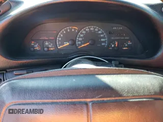 1994 Chevrolet Camaro z VIN 2G1FP22SXR2165249, wystawiony jako Copart lot #49333055 z przebiegiem 196 736 mil mil oraz Czysty tytuł • Clean title. Historia ofert i sprzedaży dostępna na DreamBid. Obrazek 9.