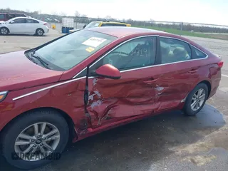 2015 Hyundai Sonata SE z VIN 5NPE24AF5FH146951, wystawiony jako IAAI lot #42037719 z przebiegiem 100 784 mil mil oraz . Historia ofert i sprzedaży dostępna na DreamBid. Obrazek 6.
