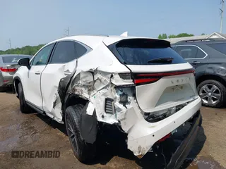 2024 Lexus NX 350h Premium z VIN 2T2GKCEZ2RC020010, wystawiony jako IAAI lot #42469214 z przebiegiem 10 505 mil mil oraz . Historia ofert i sprzedaży dostępna na DreamBid. Obrazek 6.